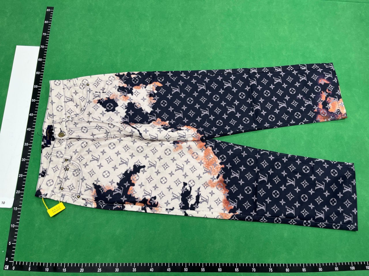 Louis Vuitton Jeans  -2