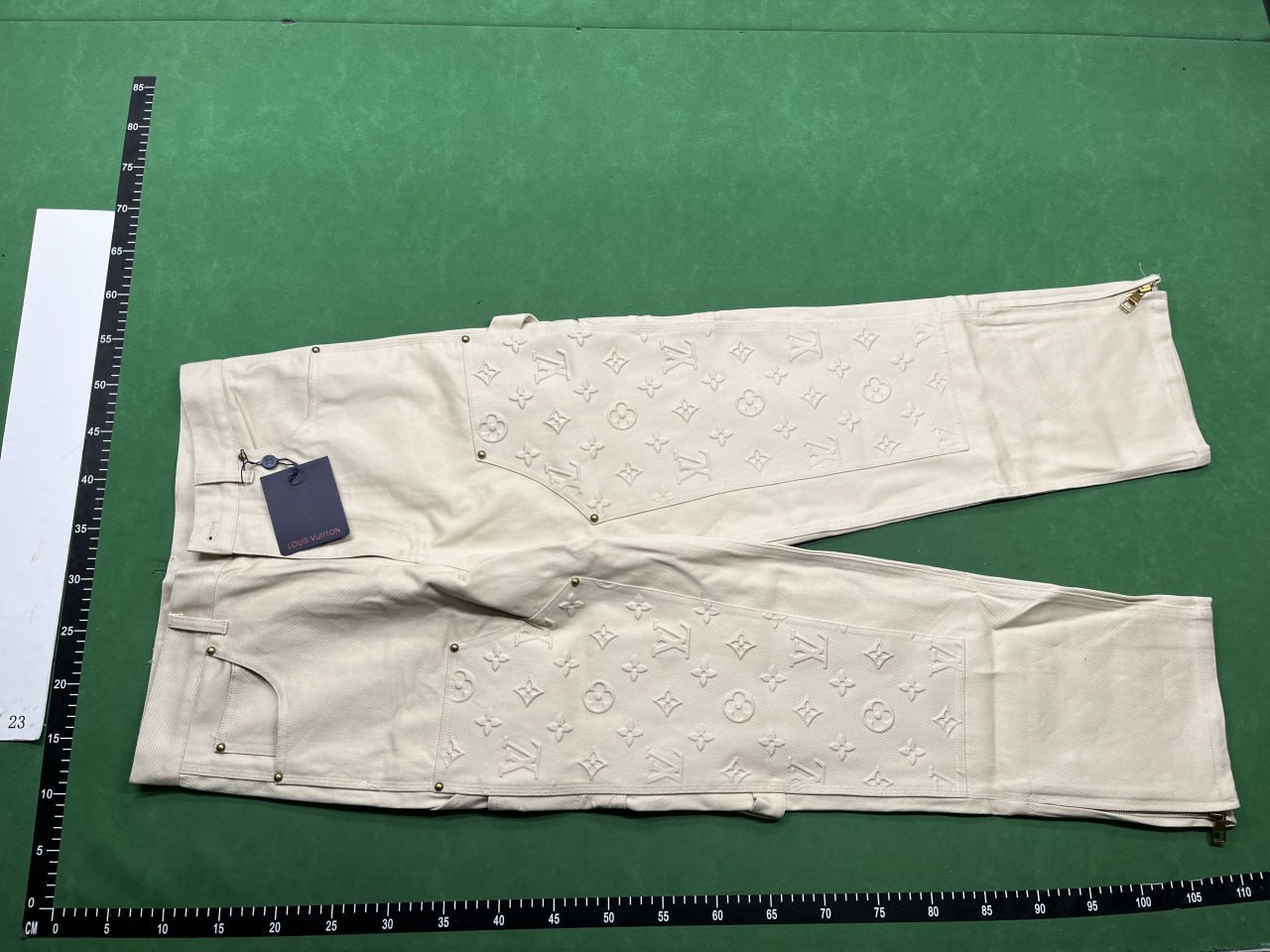Louis Vuitton Jeans  -4
