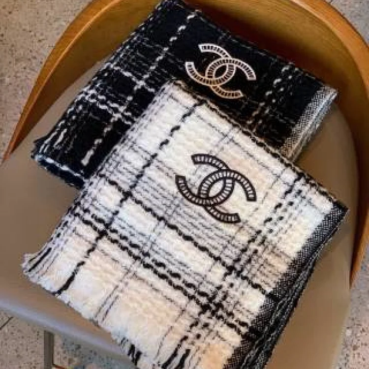 CHANEL Scarf