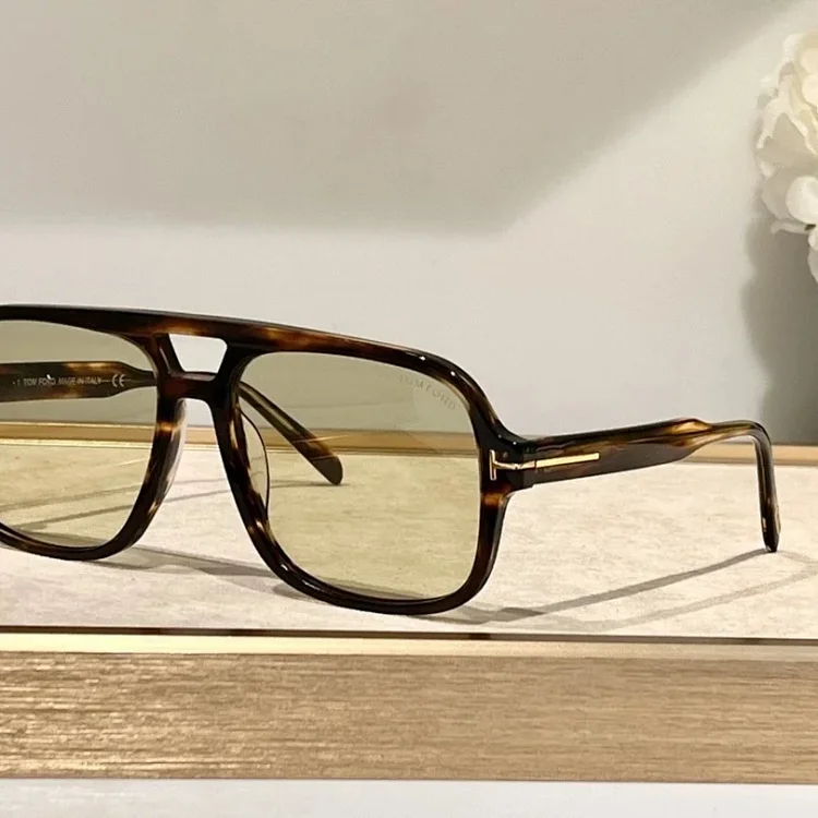 Tom Ford Sunglasses ( 32 + sty