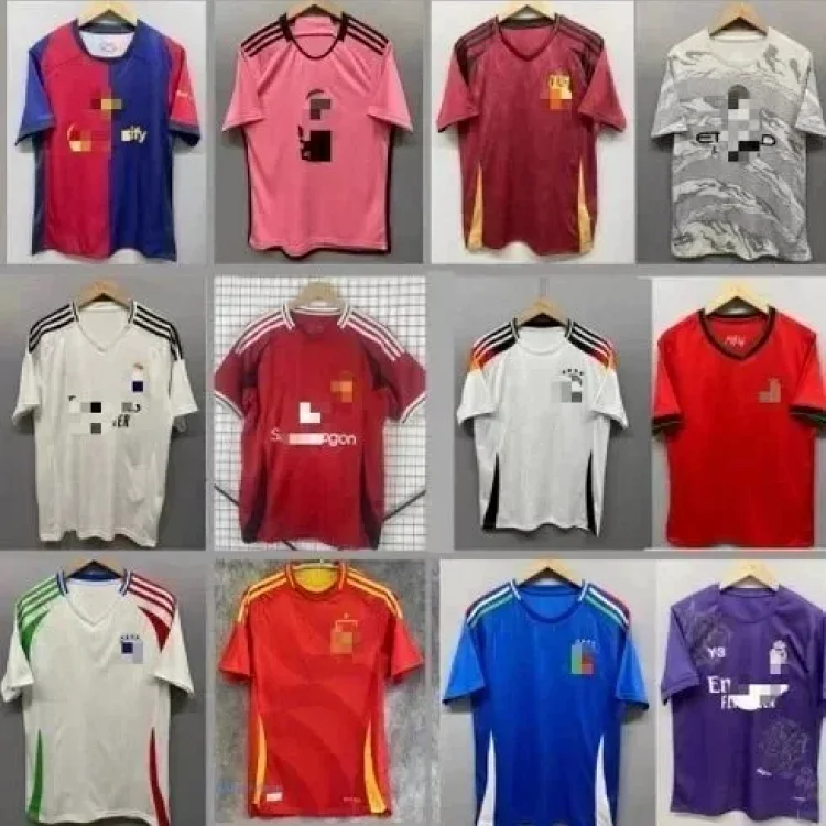 Football T-shirt    (40 CP