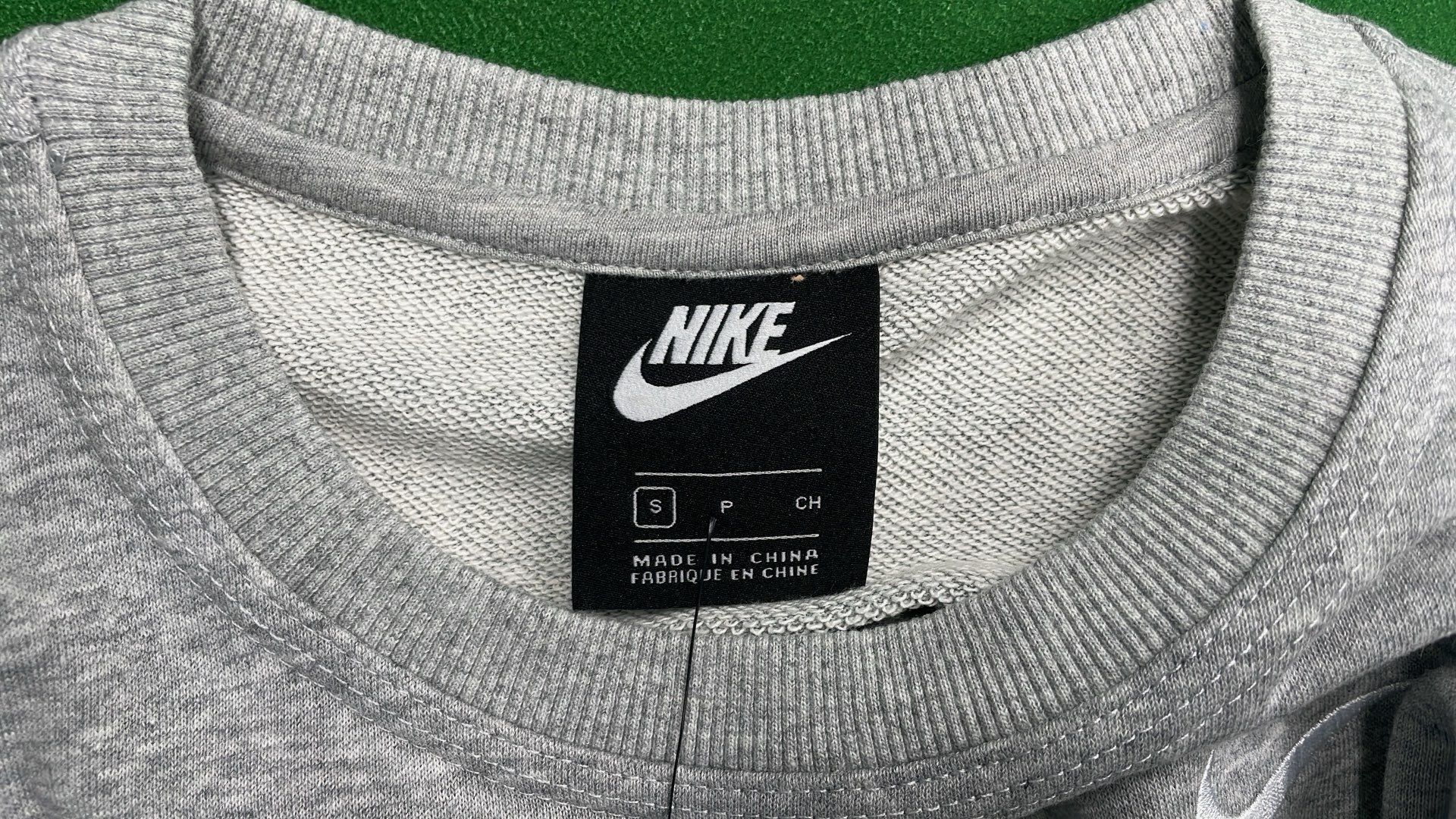 Nike Men's Classic Crewneck Sweatshirt -2