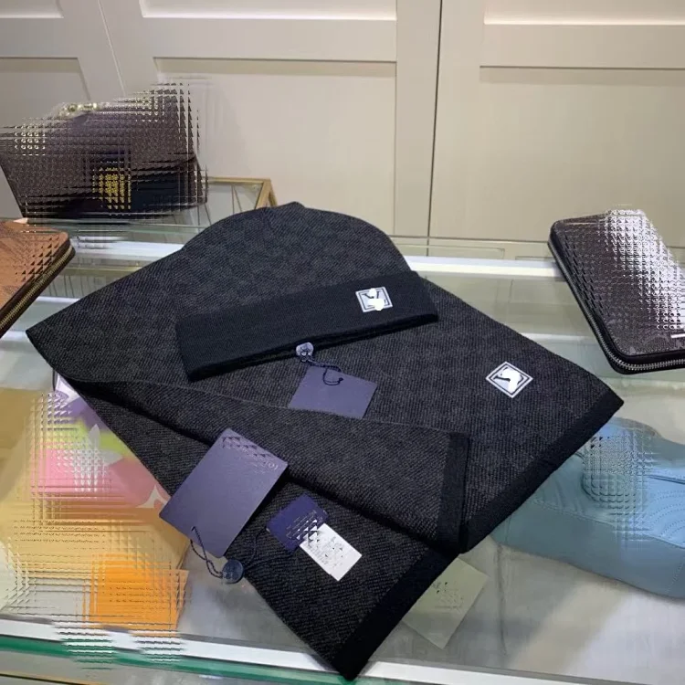 UGG Moncler LV Louis Vuitton c