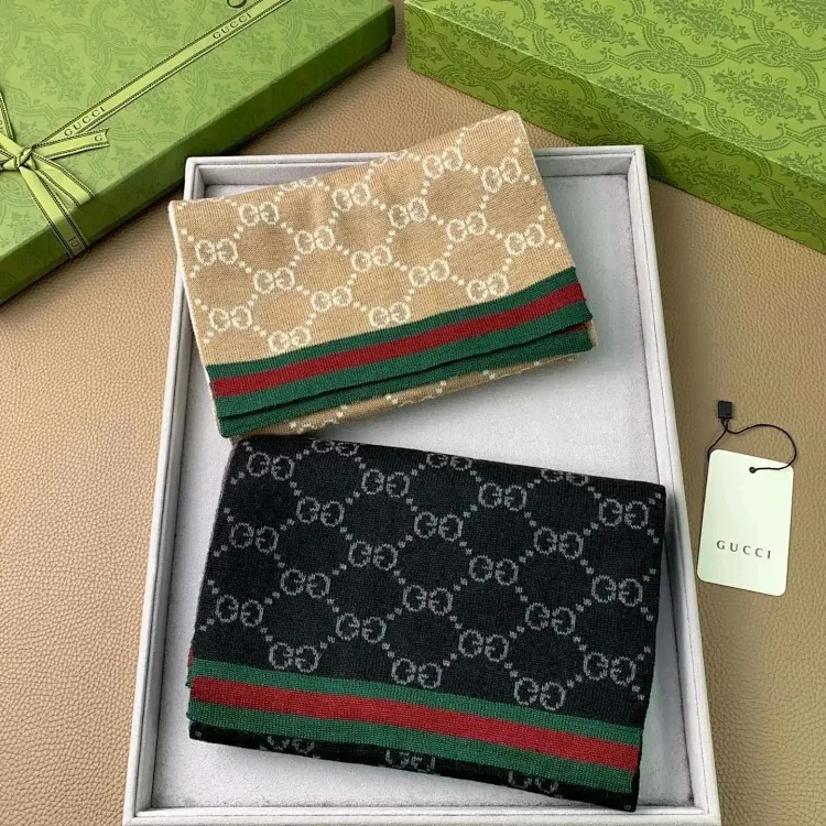 GUCCI Scarves, Silk scarves（2 