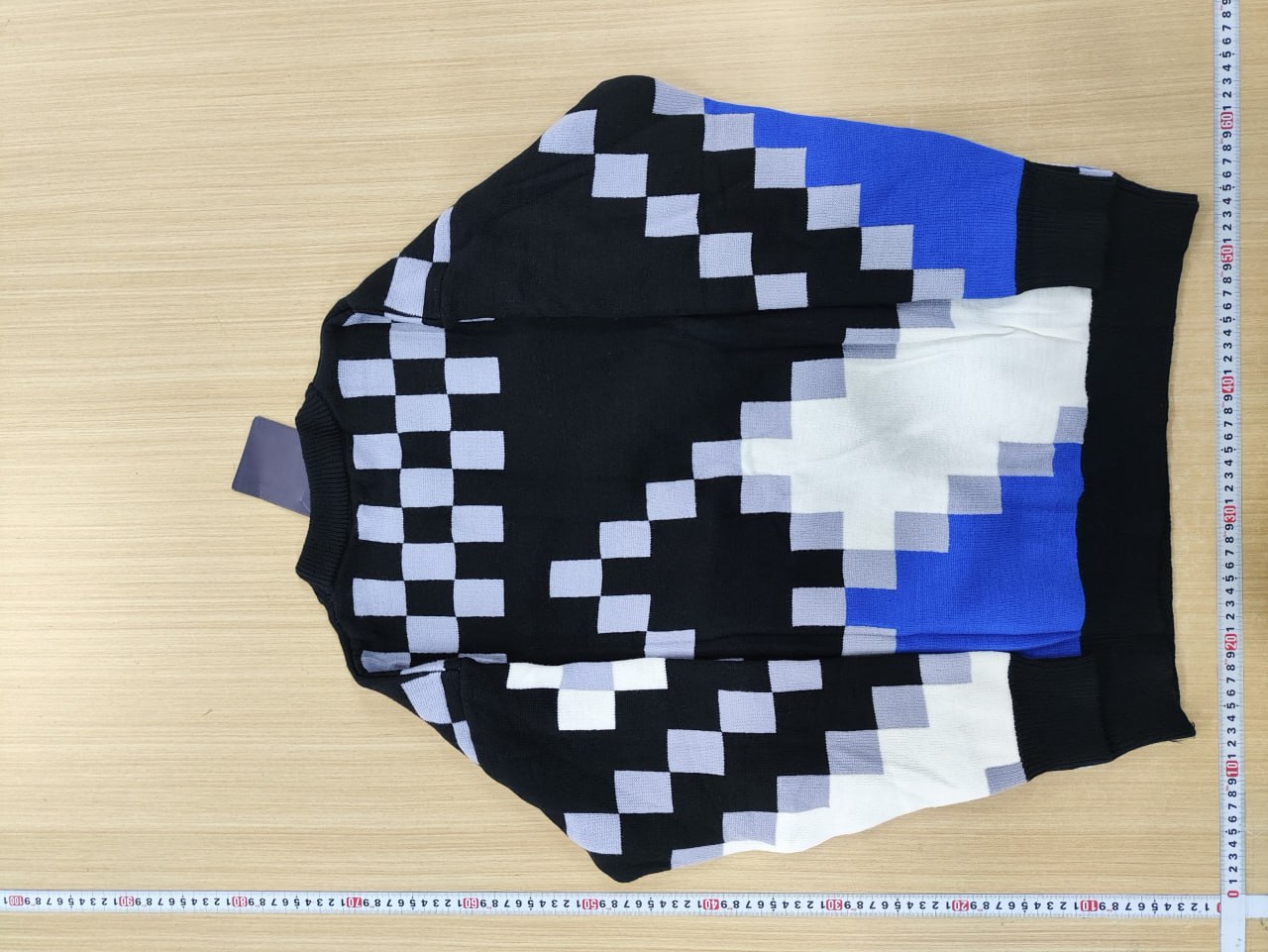 LV Sweater -2
