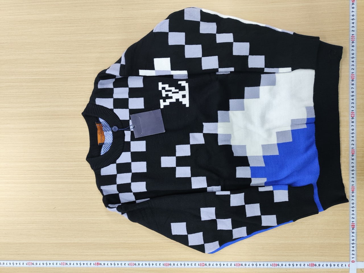 LV Sweater -4