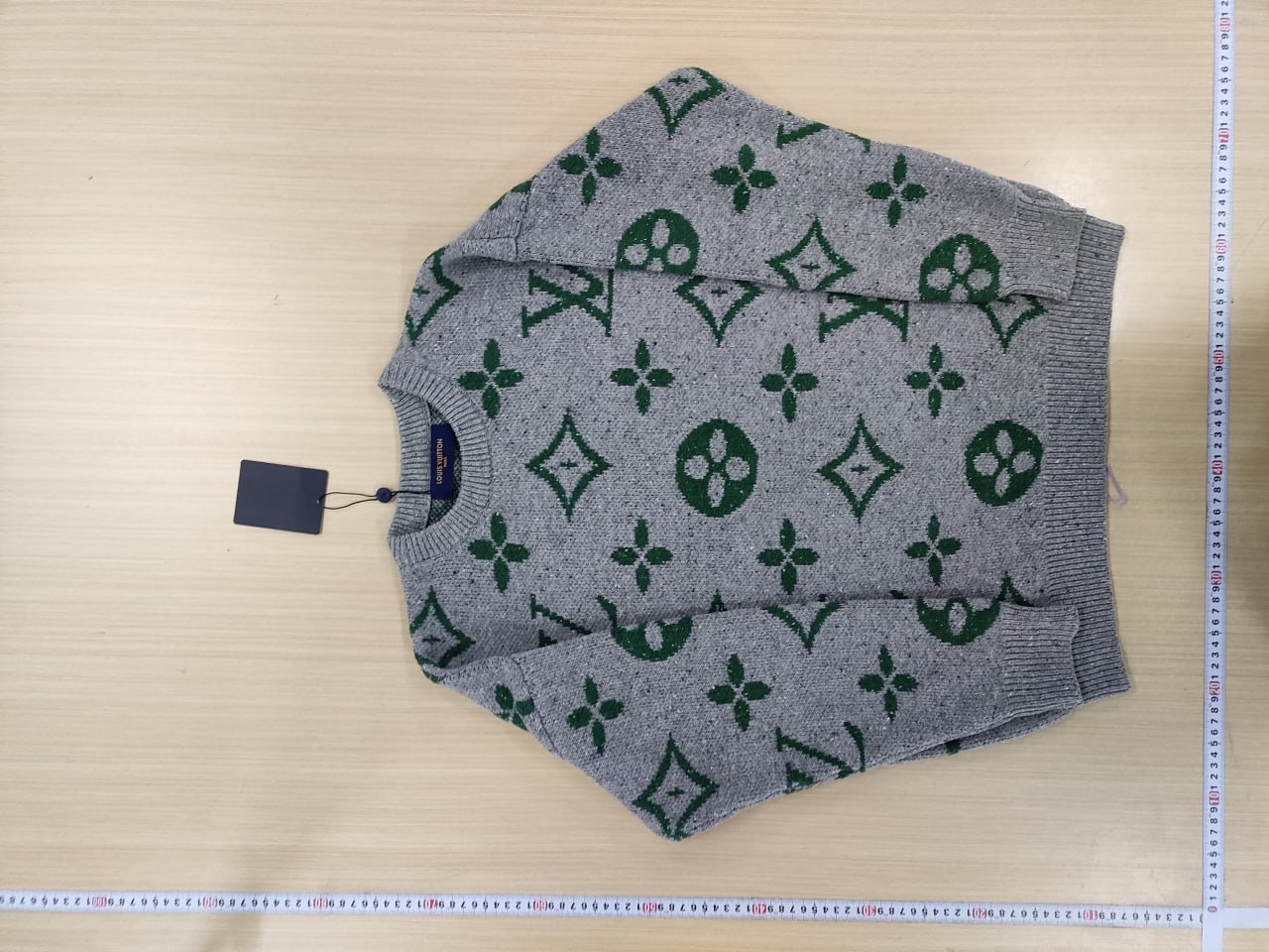 LV Sweater -3
