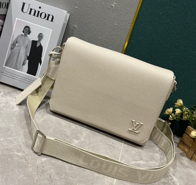 LV bag -4
