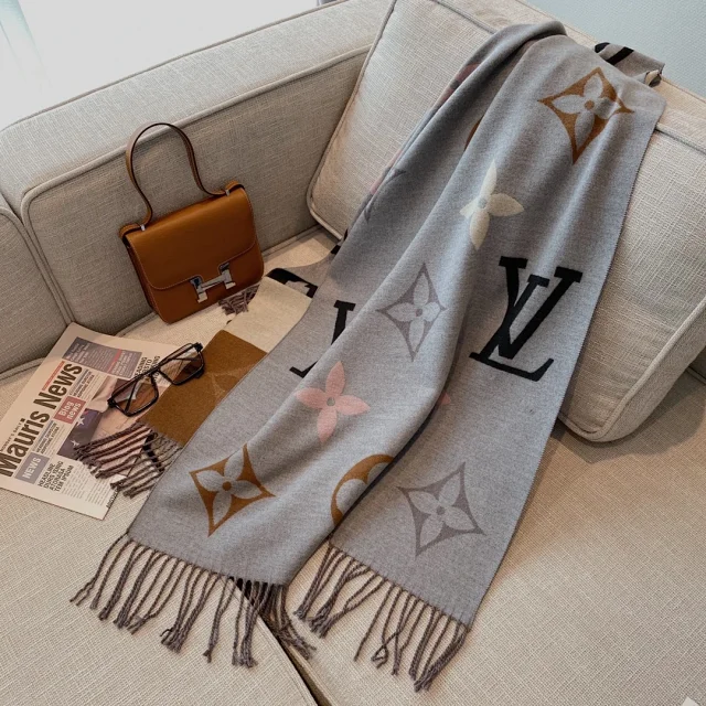 LV shawl -4