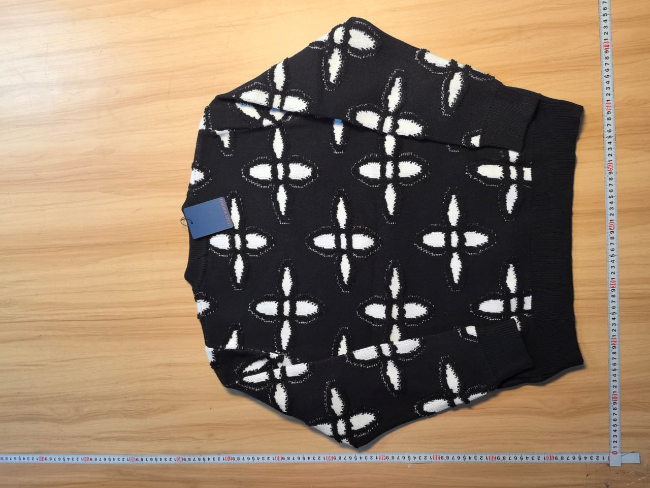 LV Sweater -3