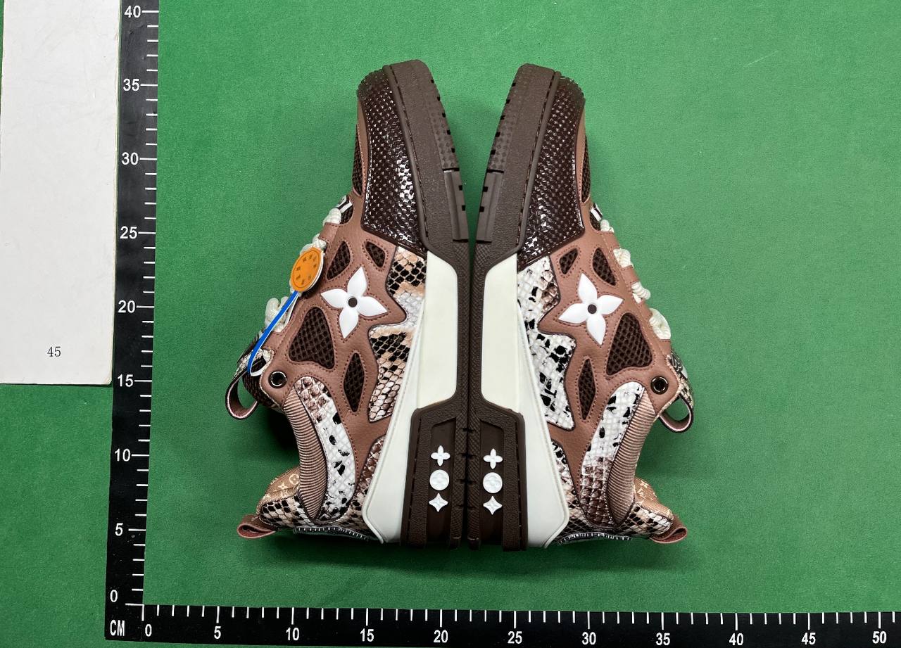 Louis Vuitton Trainer Sneakers [40 styles] -2