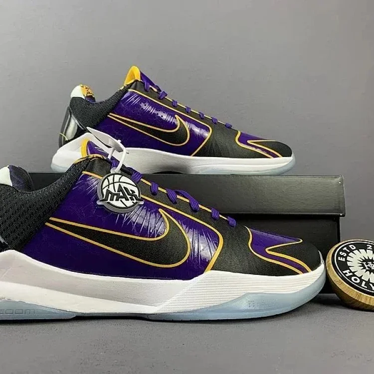 Nike Kobe VI Protro Sneakers [